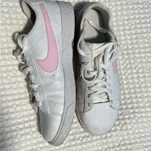 Nike Tennis Shoes